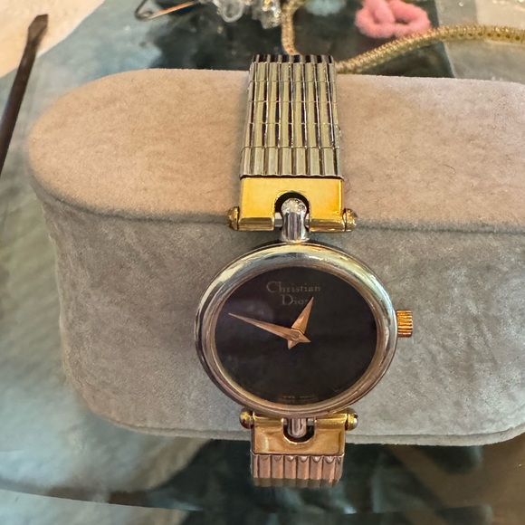 Christian Dior vintage watch! Lovely markings on clasp! Swiss 8025! - Picture 13 of 14